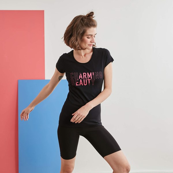 Kadın T-shirt Betty Kadın Charming Baskılı  Tshirt Ürün Kodu: 20206004-2001