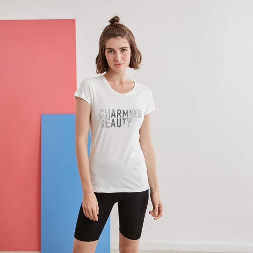 Kadın T-shirt Betty Kadın Charming Baskılı  Tshirt Ürün Kodu: 20206004-9001
